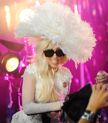 Lady Gaga to Open 2011 MTV Video Music Awards during Live ...